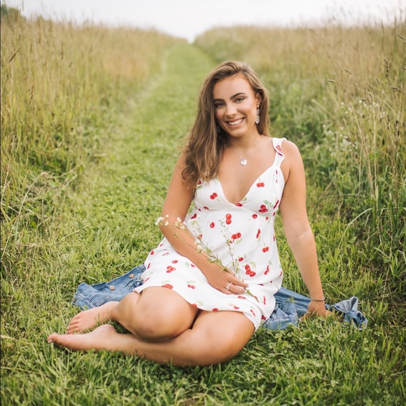 Meet your Posher, Isabelle - Picture 2 of 2